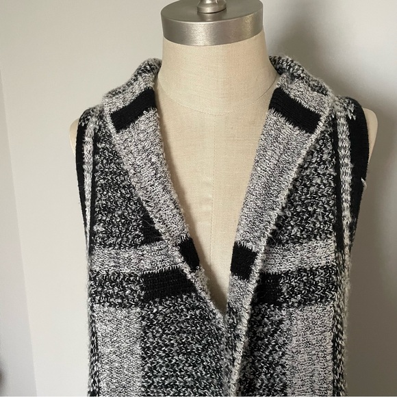 Joseph A. Black and white plaid draped open front sweater vest size M - Picture 5 of 7